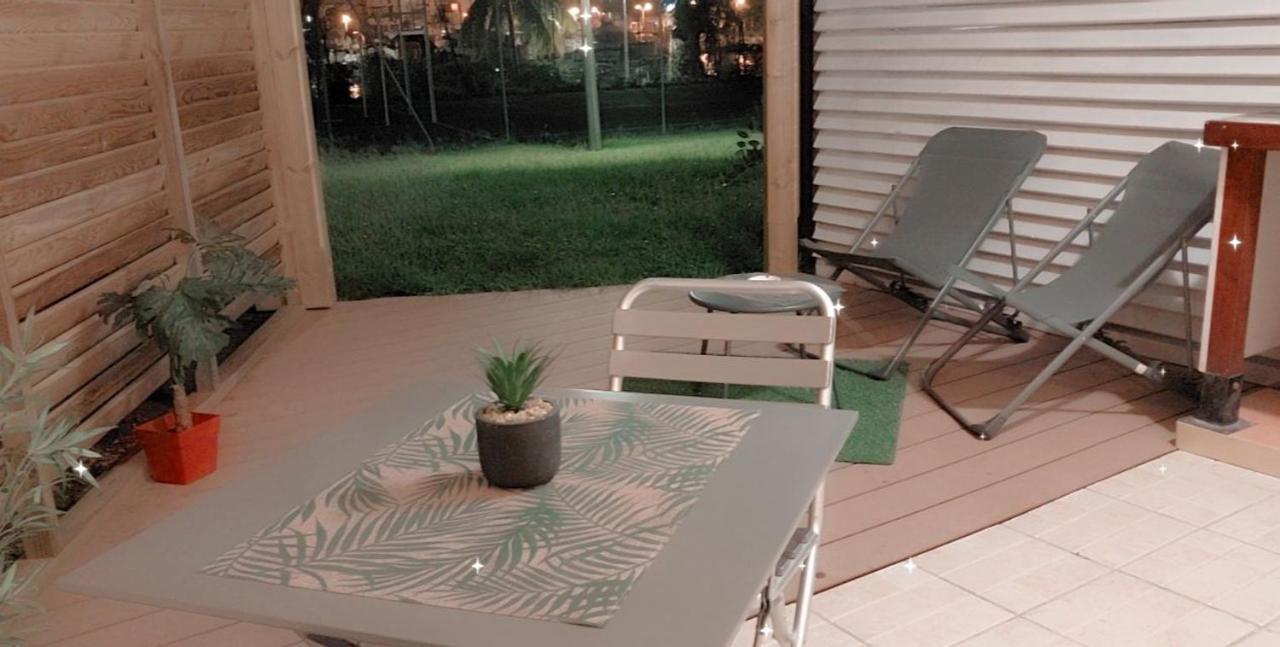 لي تروا زيليه Studio Dans Residence Hoteliere Aux 3Ilets Pointe Du Bout Residence La Marina Carayou المظهر الخارجي الصورة